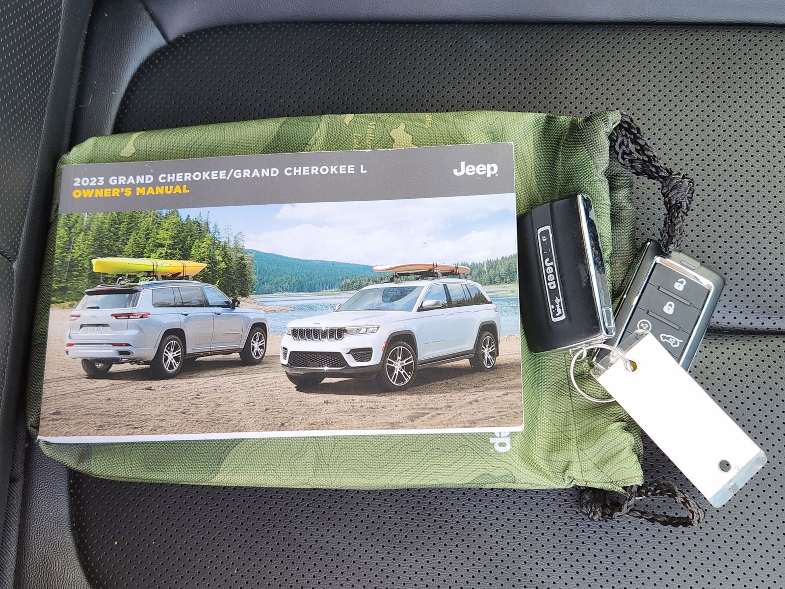 Used 2023 Midnight Sky Jeep Base image 42