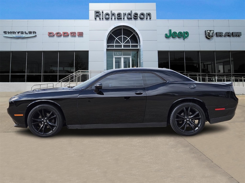 Used 2017 Dodge Challenger SXT Coupe