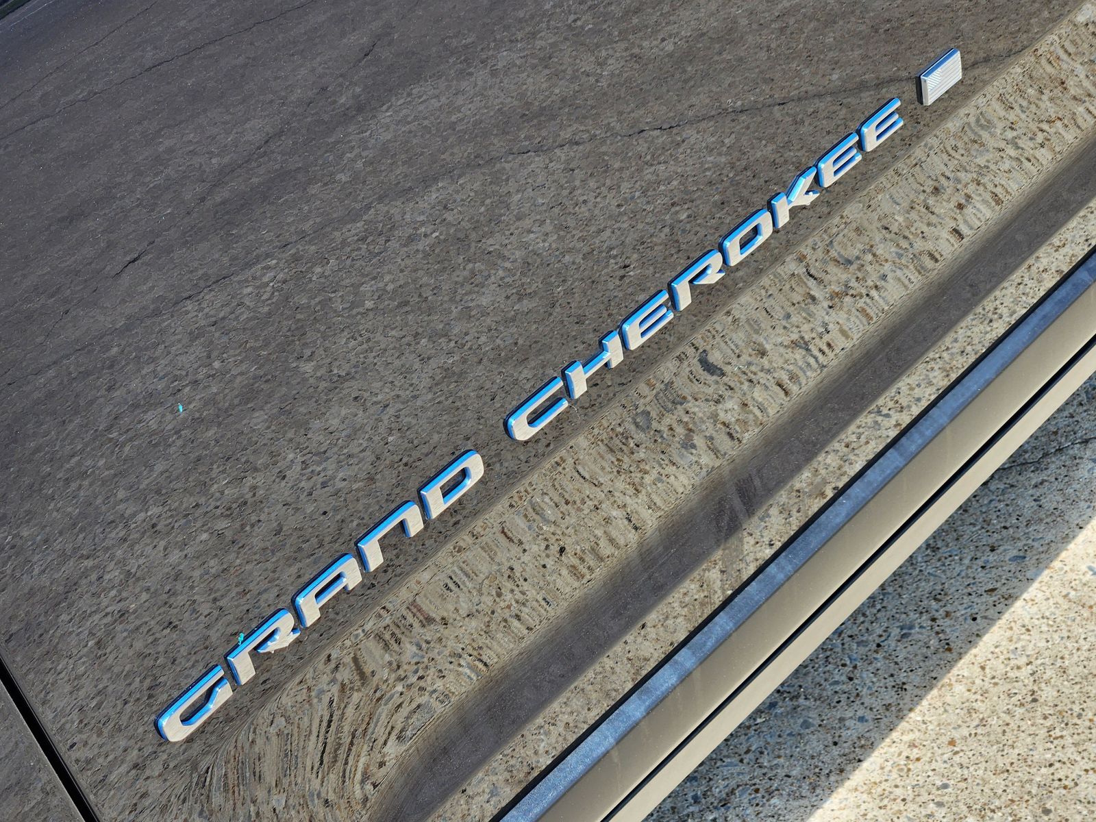 Used 2023 Midnight Sky Jeep Base image 18