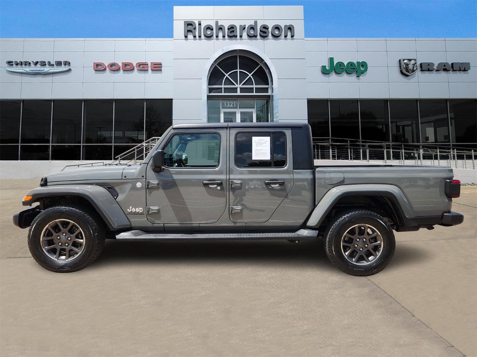 2021 Jeep Gladiator Overland photo 2