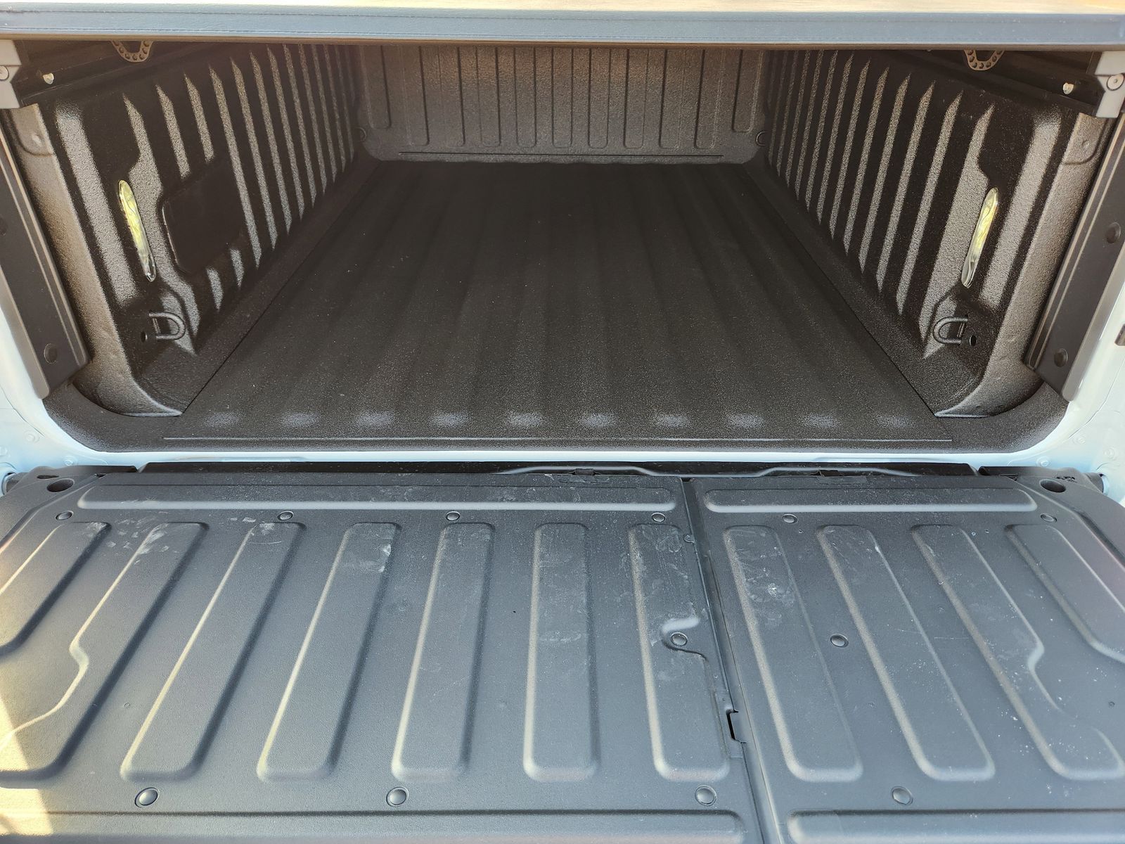 New 2026 Ivory White Tri-Coat Pearlcoat Ram TUNGSTEN CREW CAB 4X4 image 34