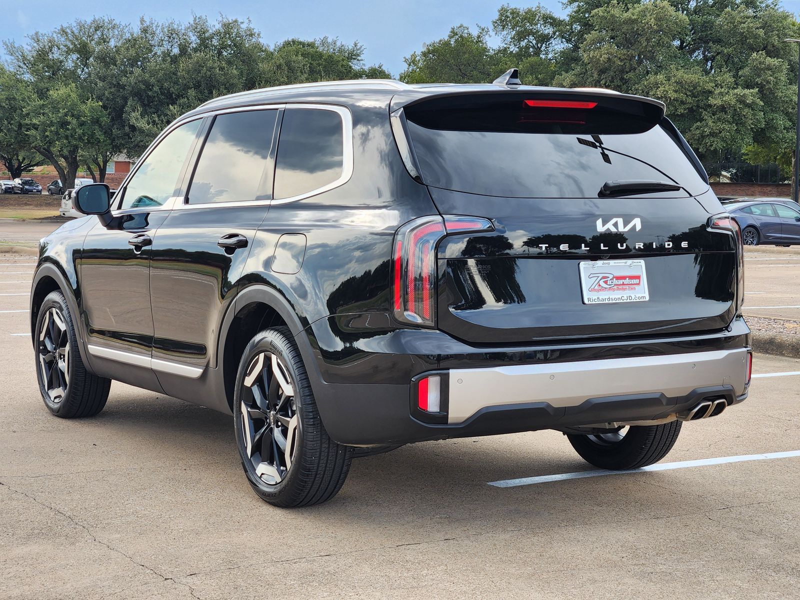 Used 2025 Ebony Black Kia EX image 4