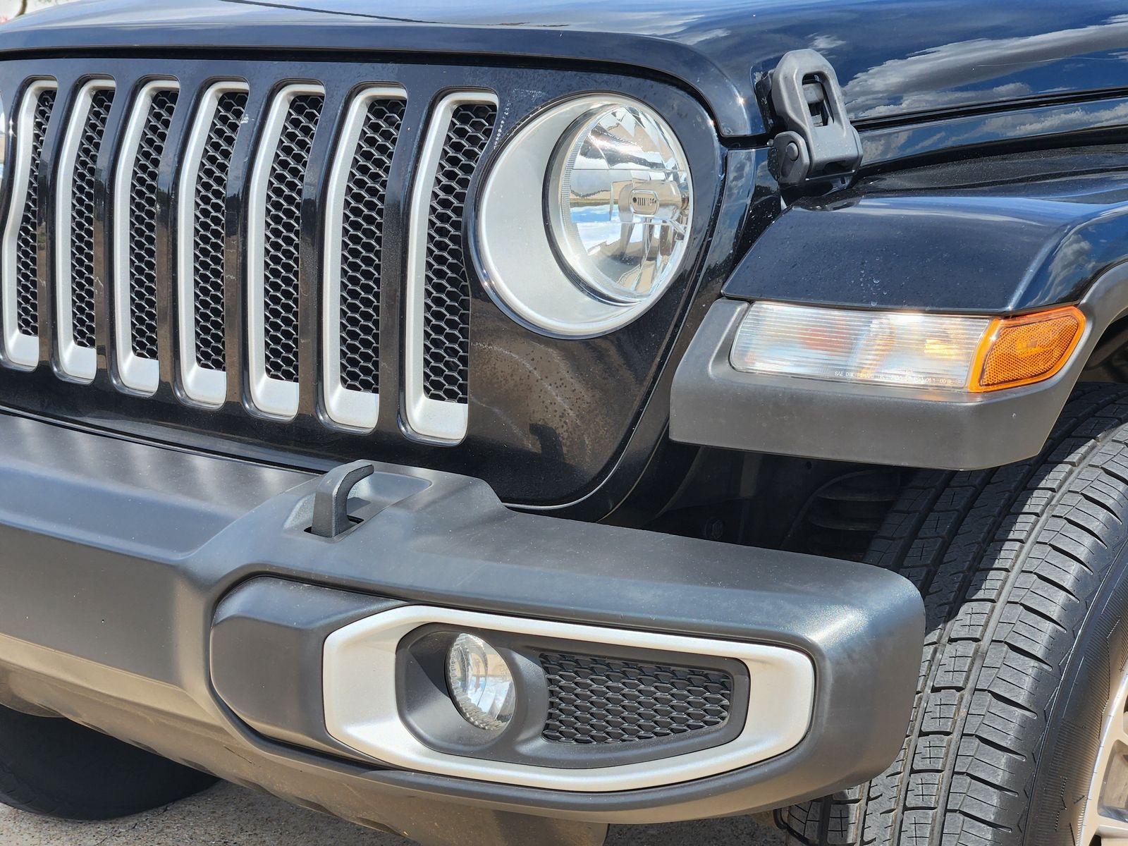 Used 2022 Black Jeep Unlimited Sahara image 10