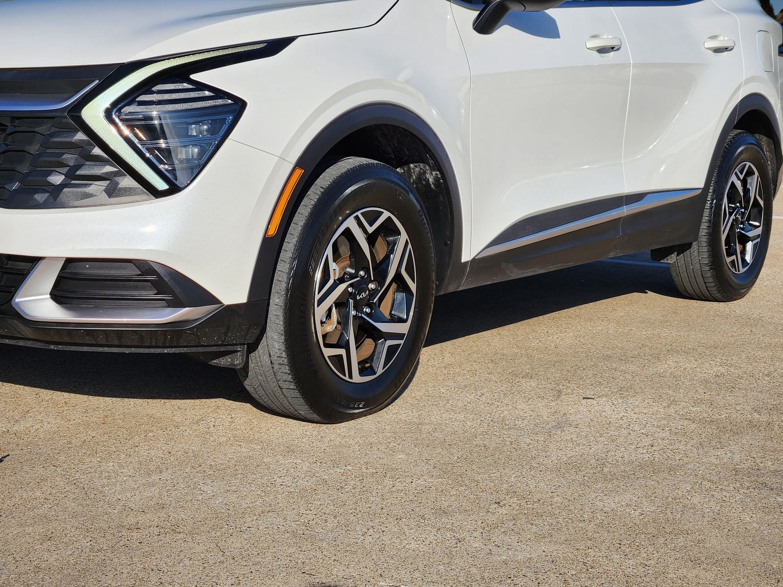 Used 2024 Snow White Pearl Kia LX image 12