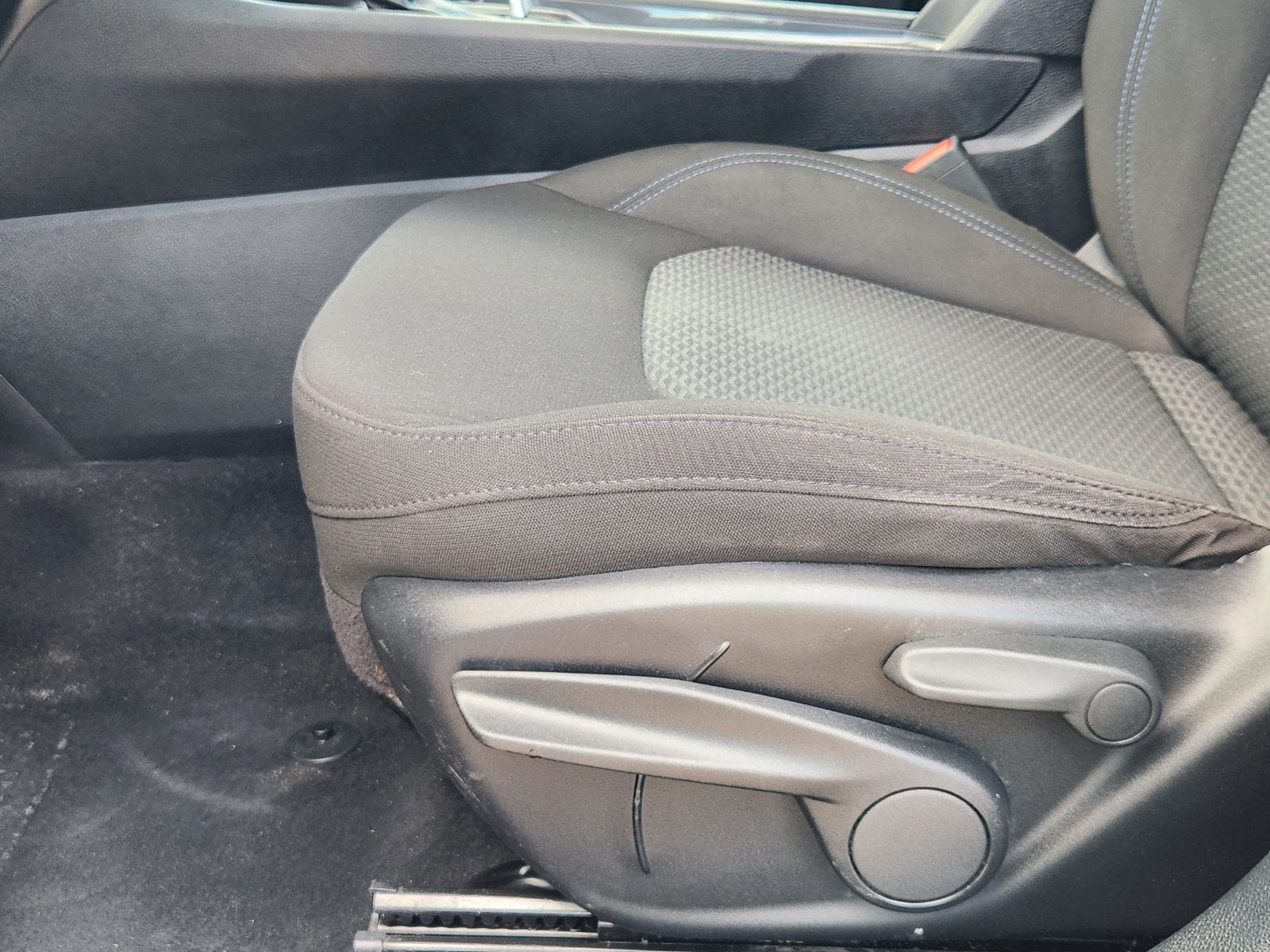 Used 2024 Silver Zynith Jeep Sport image 34