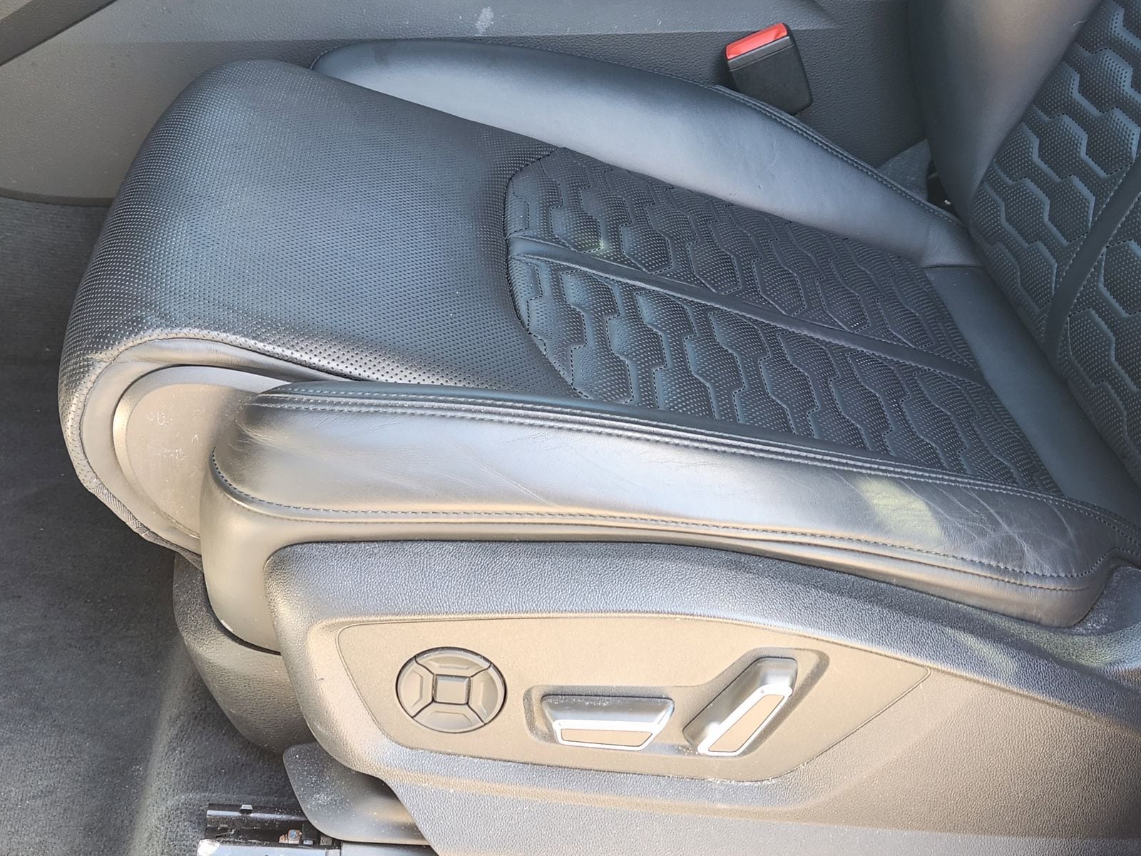 Used 2023 Glacier White Audi 4.0T image 34