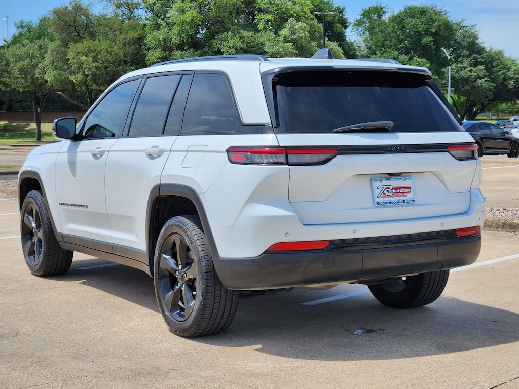 Used 2023 Jeep Grand Cherokee Laredo SUV