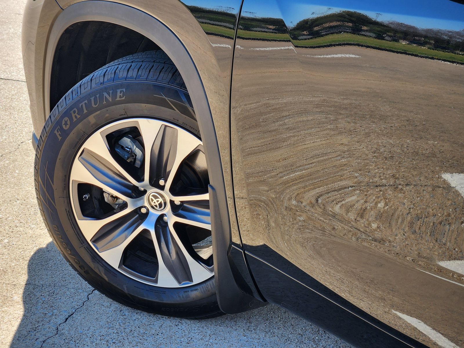 Used 2021 Midnight Black Toyota XLE image 17