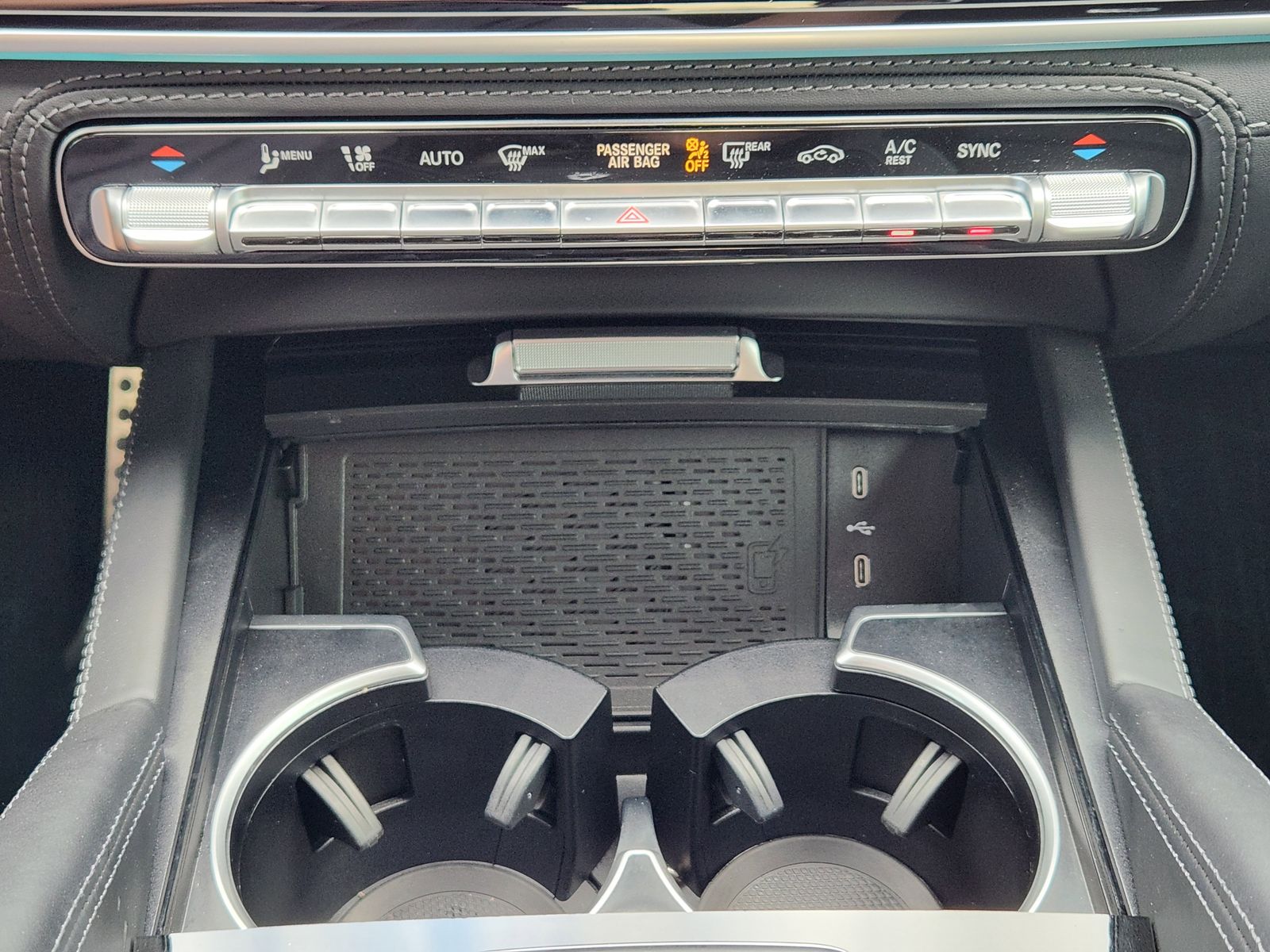 Used 2024 Black Mercedes-Benz 4MATIC® image 28