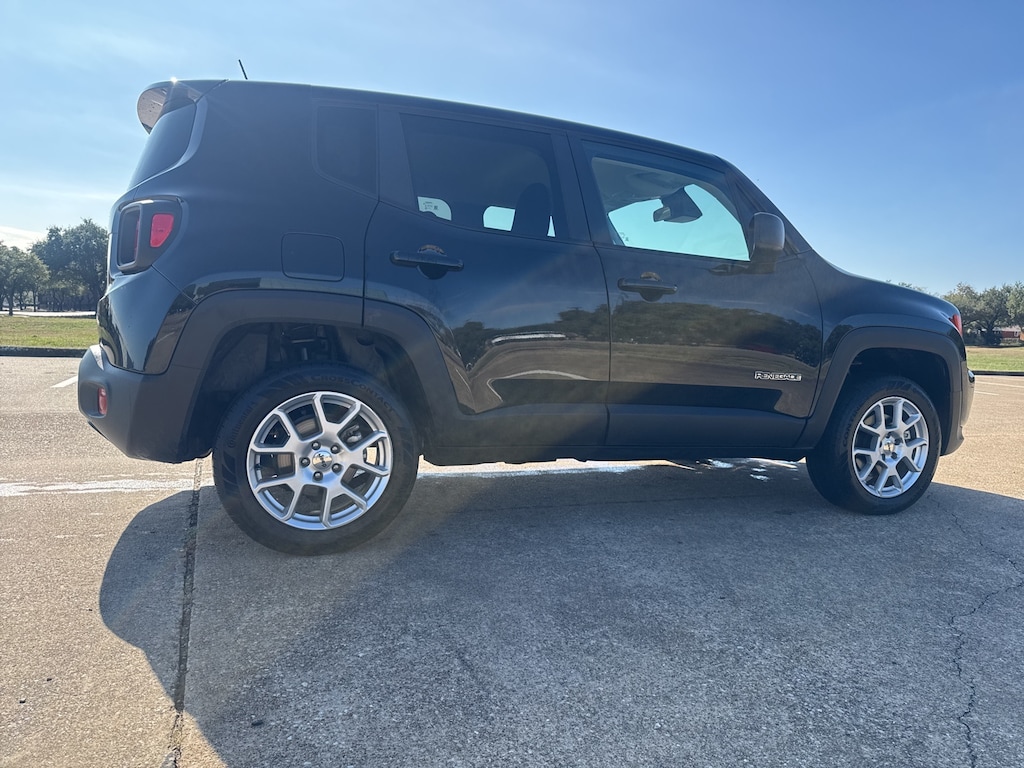 Used 2023 Jeep Renegade Latitude SUV