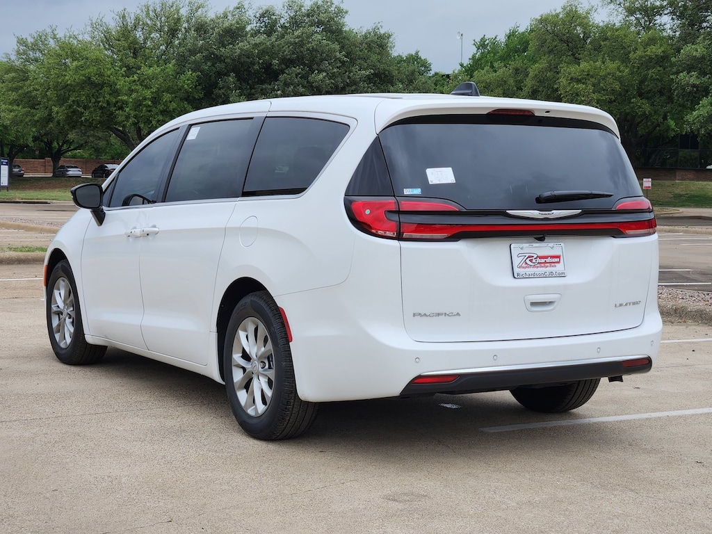 New 2026 Chrysler Pacifica LIMITED Passenger Van