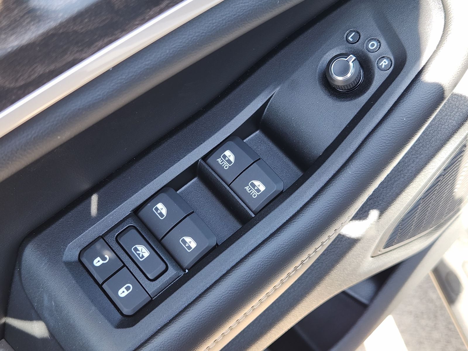 New 2026 Bright White Jeep LAREDO ALTITUDE 4X2 image 29