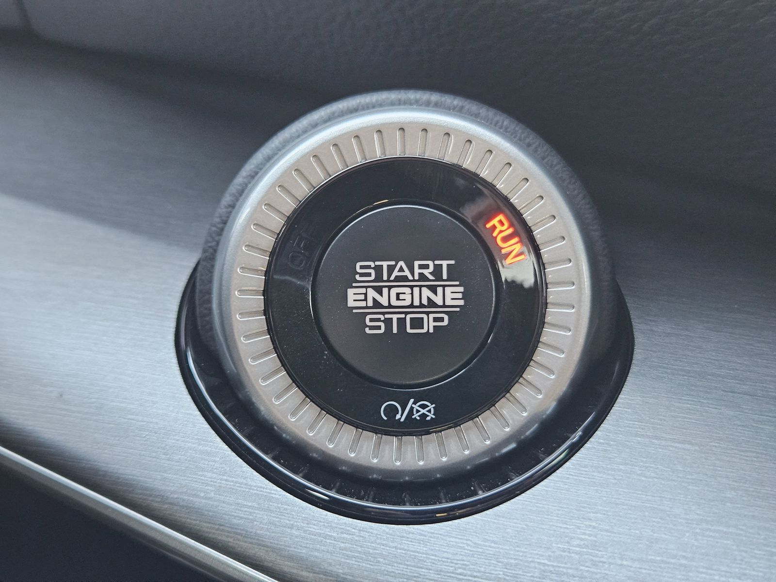 New 2025 Baltic Gray Jeep LIMITED 4X4 image 21