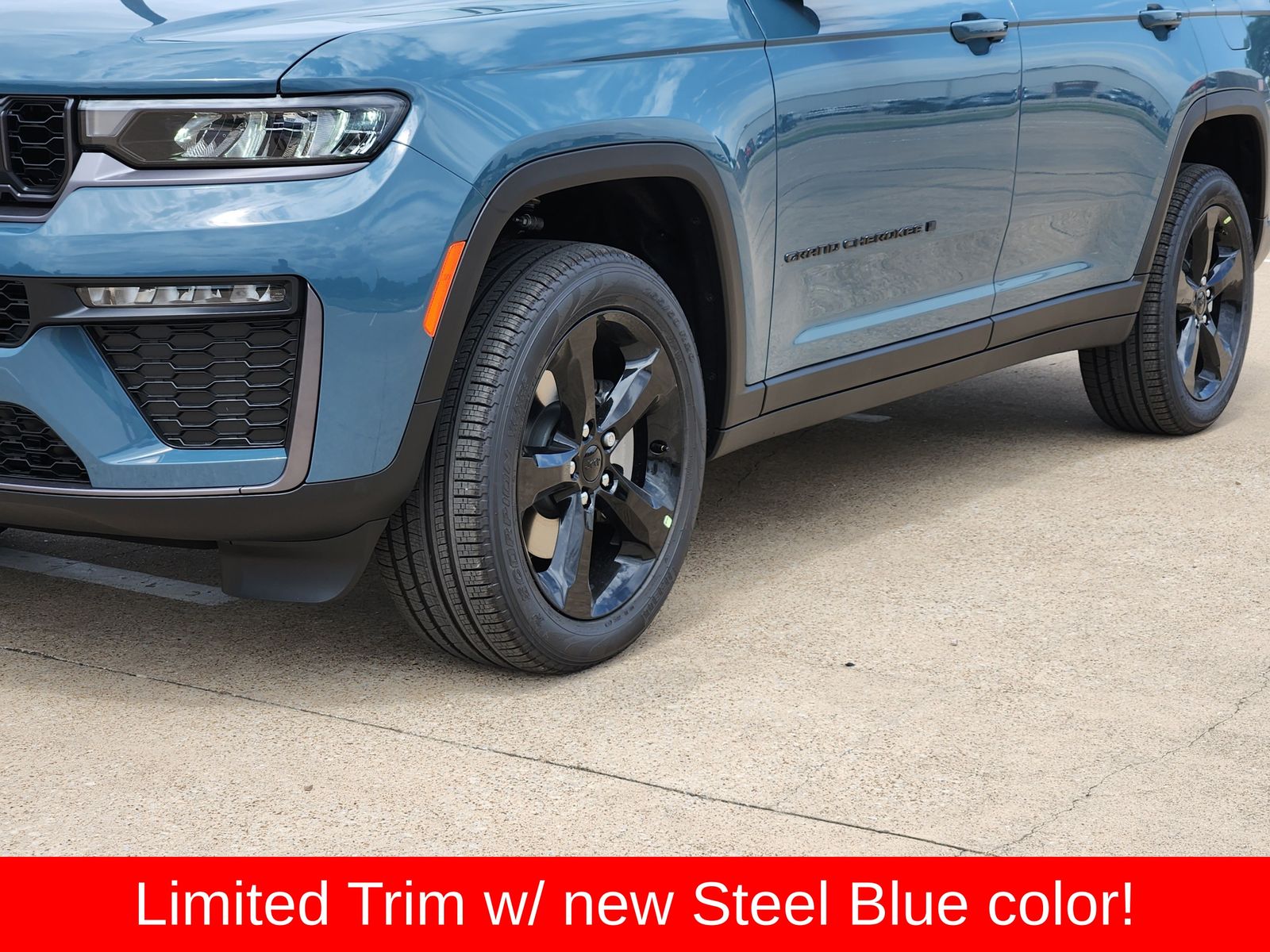 New 2026 Steel Blue Jeep L LIMITED 4X4 image 12