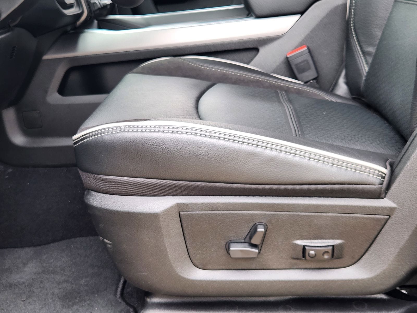 New 2026 Diamond Black Crystal Pearlcoat Ram LARAMIE CREW CAB 4X4 6