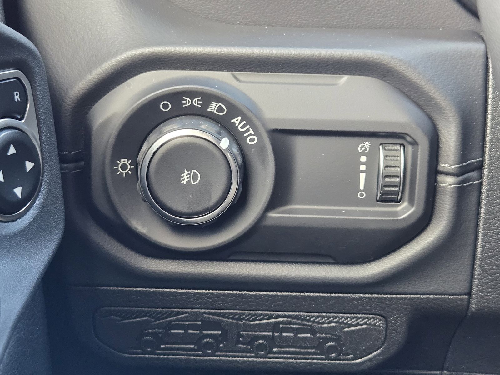 New 2026 Granite Crystal Jeep 4-DOOR SAHARA image 23