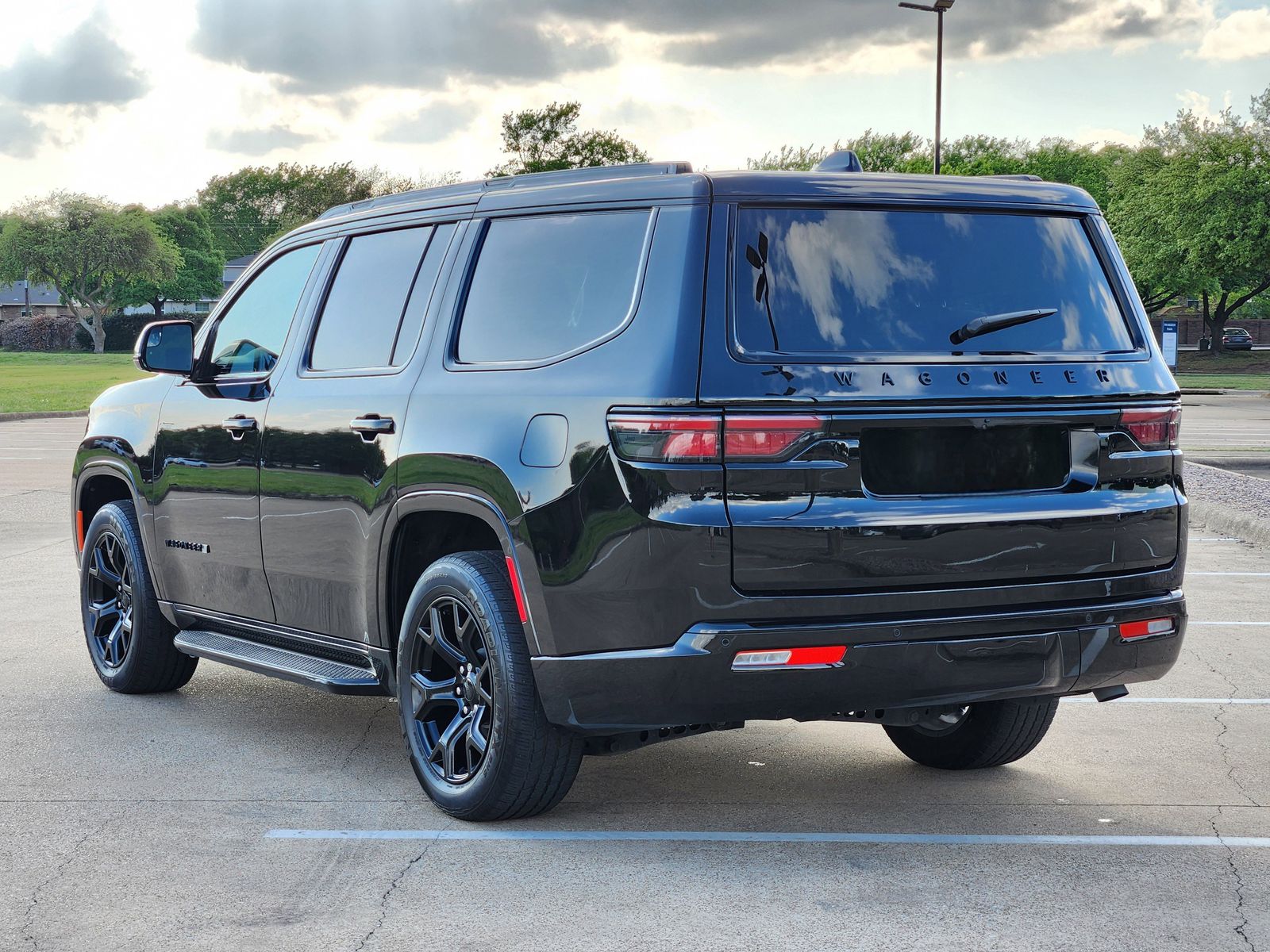 Used 2023 Diamond Black Crystal Pearlcoat Jeep Base image 4