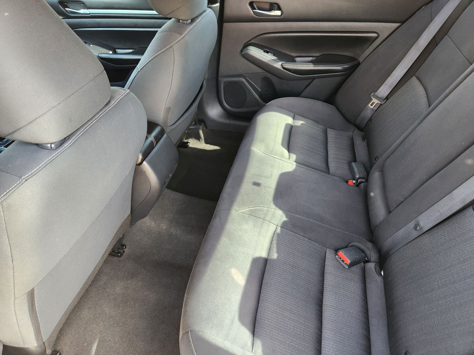 Used 2022 Brilliant Silver Nissan 2.5 SV image 38