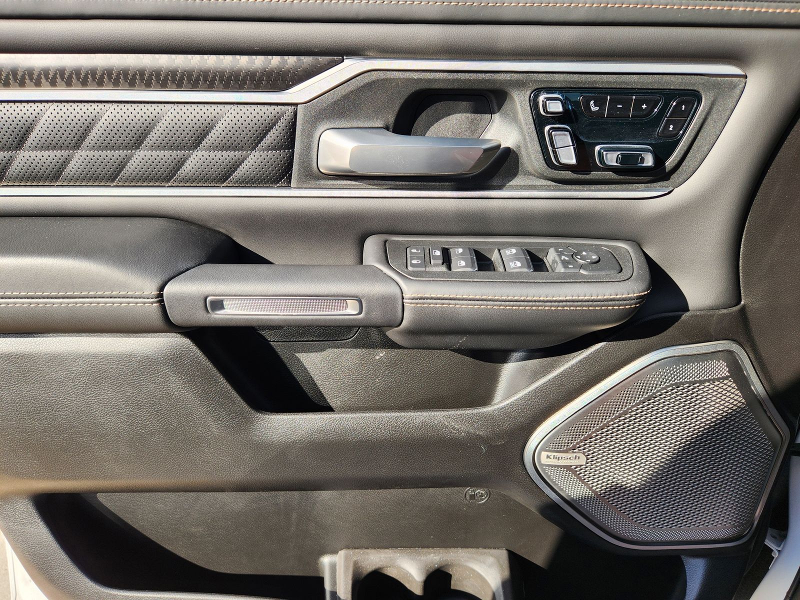 New 2026 Ivory White Tri-Coat Pearlcoat Ram TUNGSTEN CREW CAB 4X4 image 35