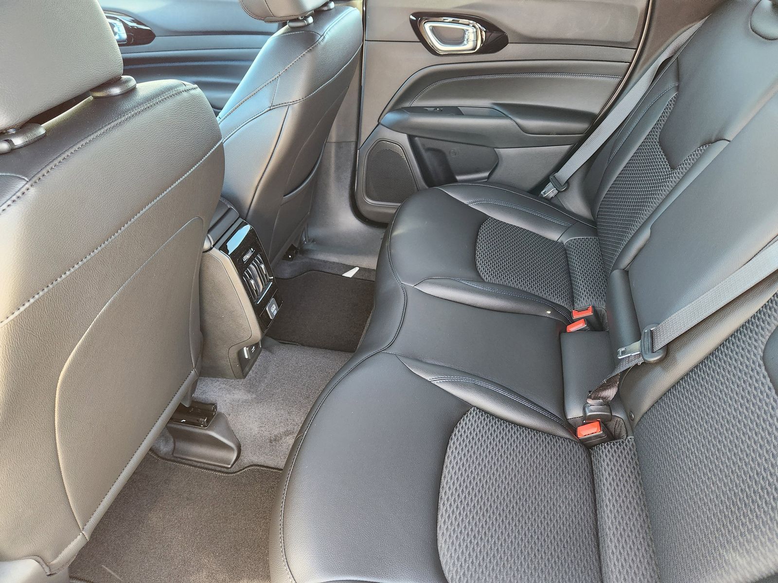 New 2026 Silver Zynith Jeep LATITUDE ALTITUDE 4X4 image 30