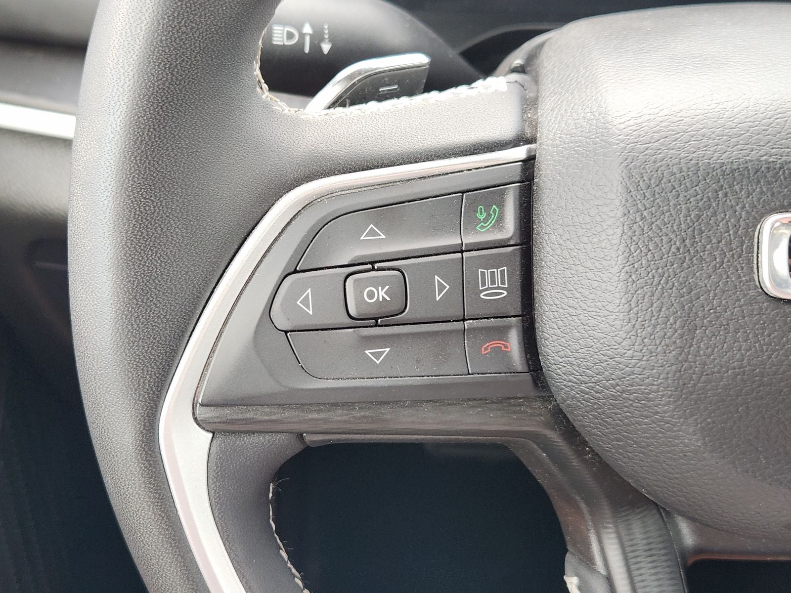 Used 2024 Bright White Clearcoat Jeep Laredo image 39