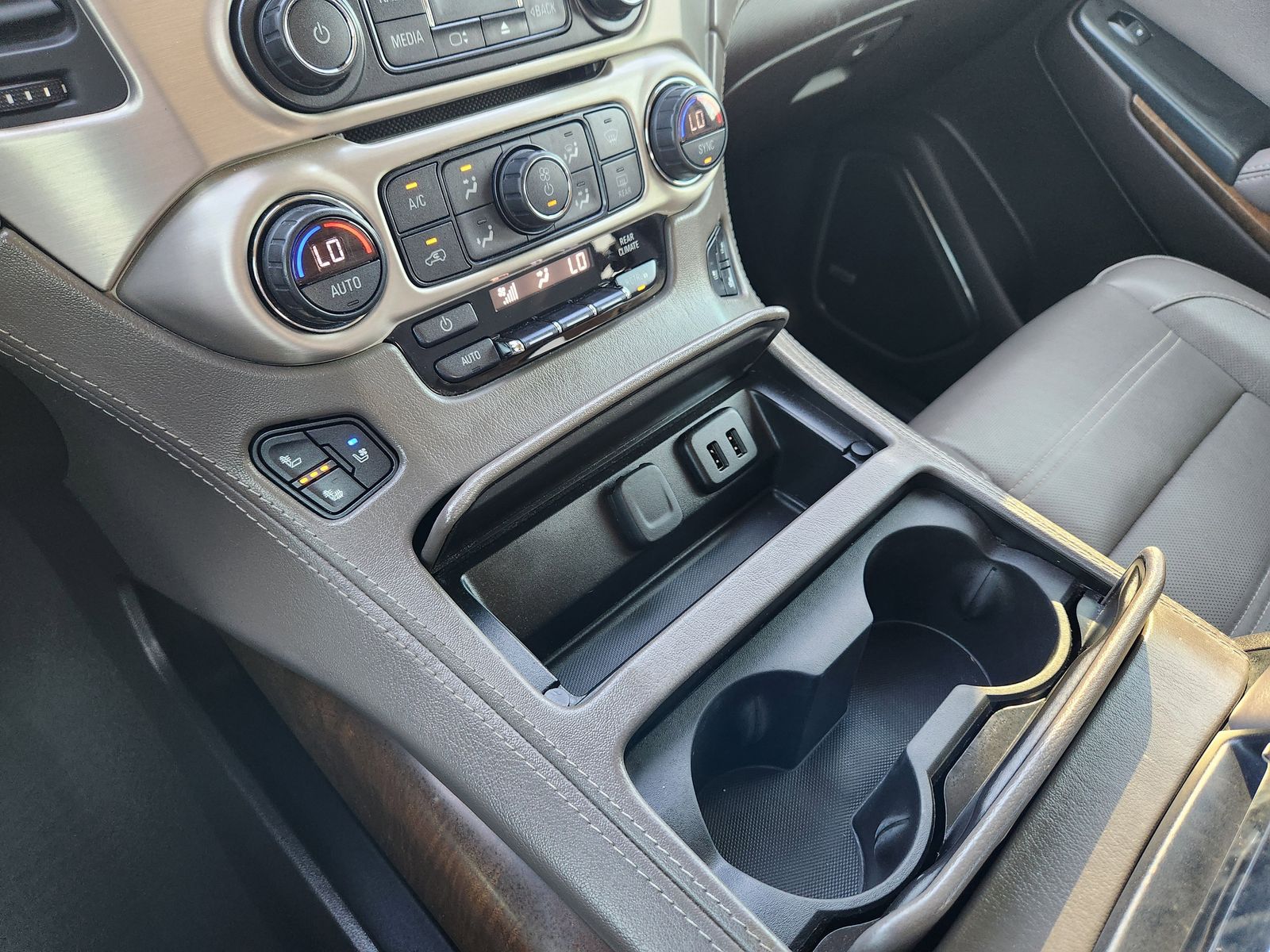 Used 2019 White Frost Tricoat GMC Denali image 28