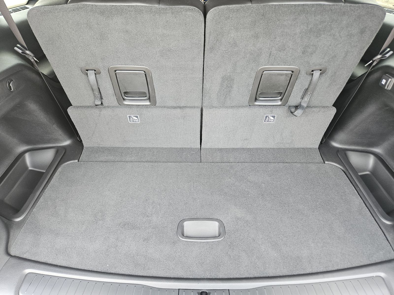 New 2025 Bright White Jeep L LIMITED 4X2 image 34