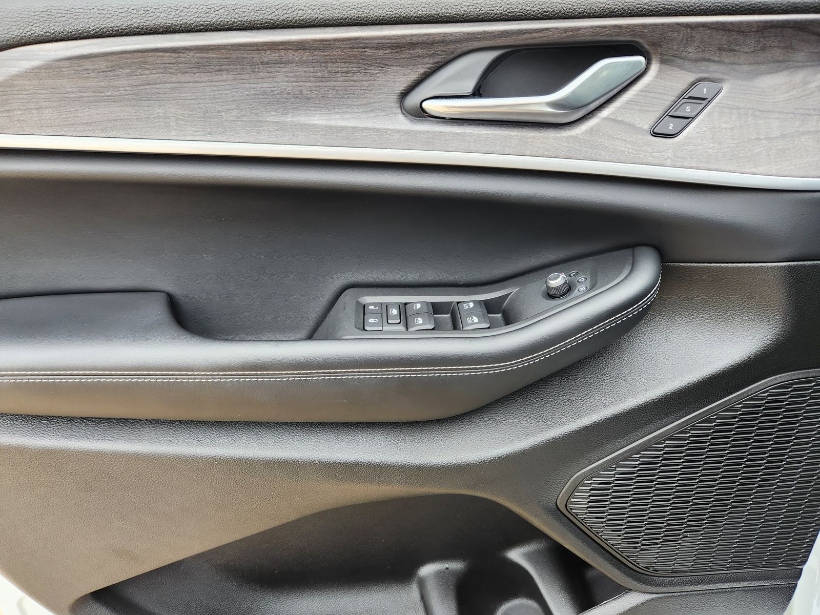 Used 2025 Bright White Jeep Limited image 32