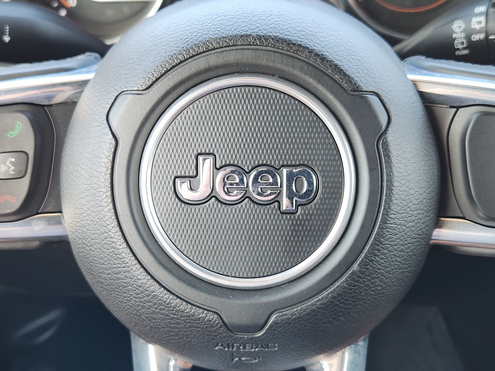 Used 2022 Bright White Jeep Unlimited Sahara image 37