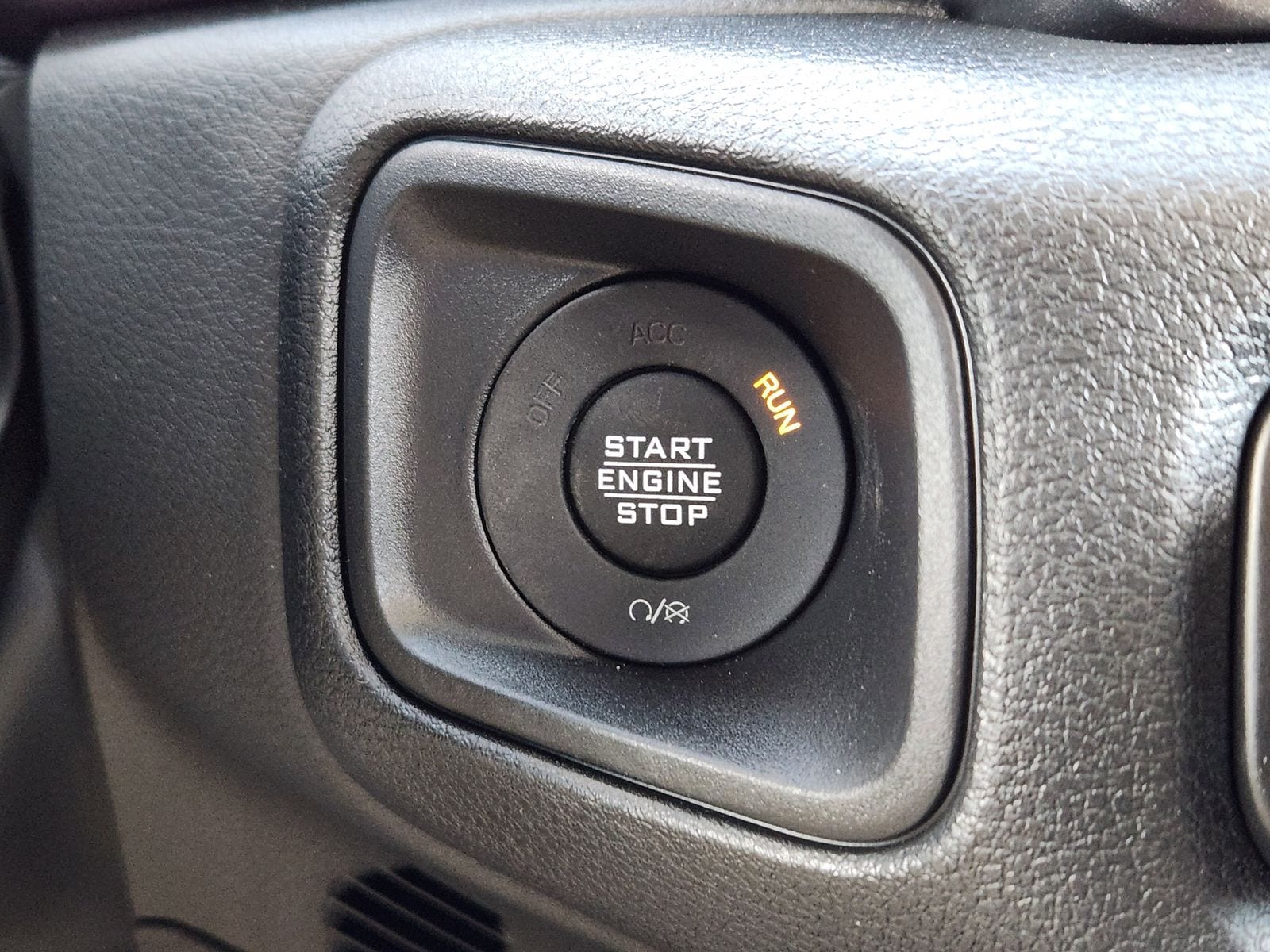 New 2026 Bright White Jeep 4-DOOR SPORT image 22