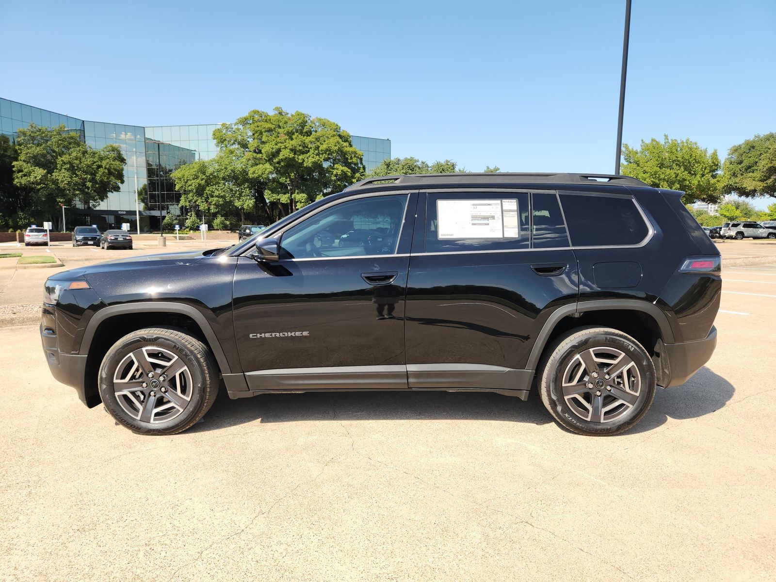 New 2026 Diamond Black Crystal Pearlcoat Jeep LIMITED 4X4 image 3