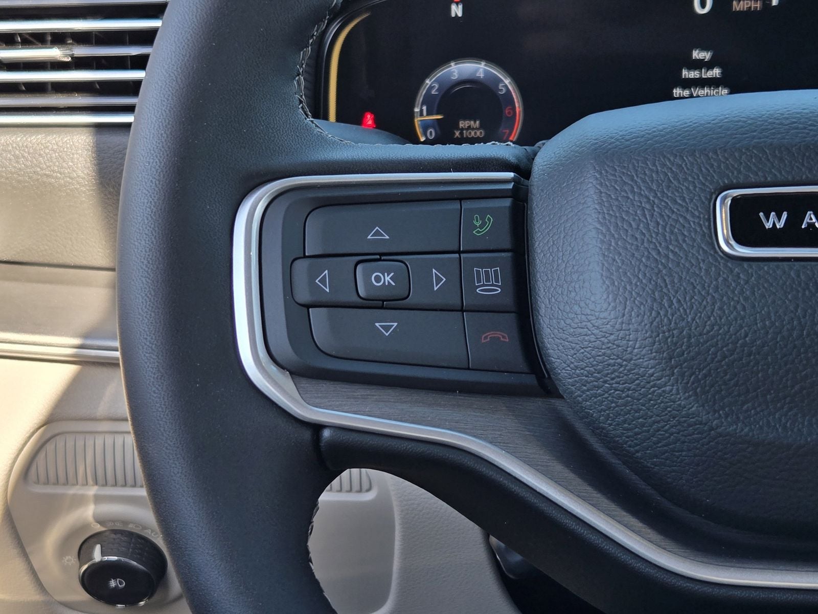 New 2025 Diamond Black Crystal Pearlcoat Jeep L LIMITED 4X4 image 30