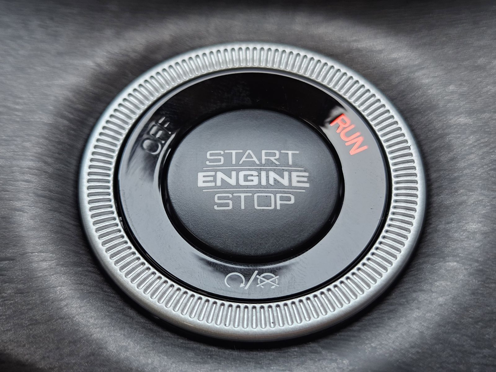 New 2025 Baltic Gray Jeep L LIMITED 4X2 image 22