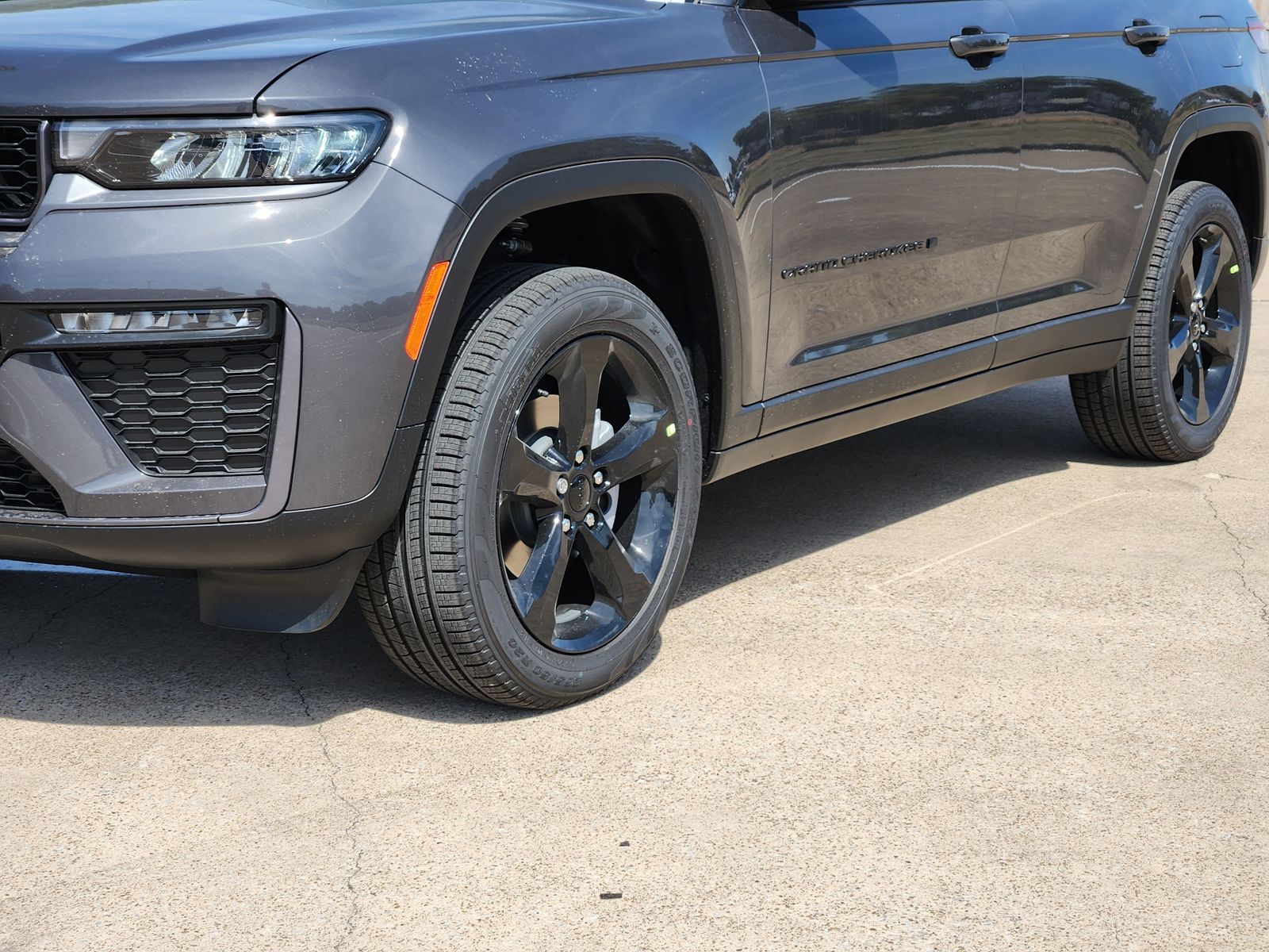 New 2026 Baltic Gray Jeep LIMITED 4X4 image 12