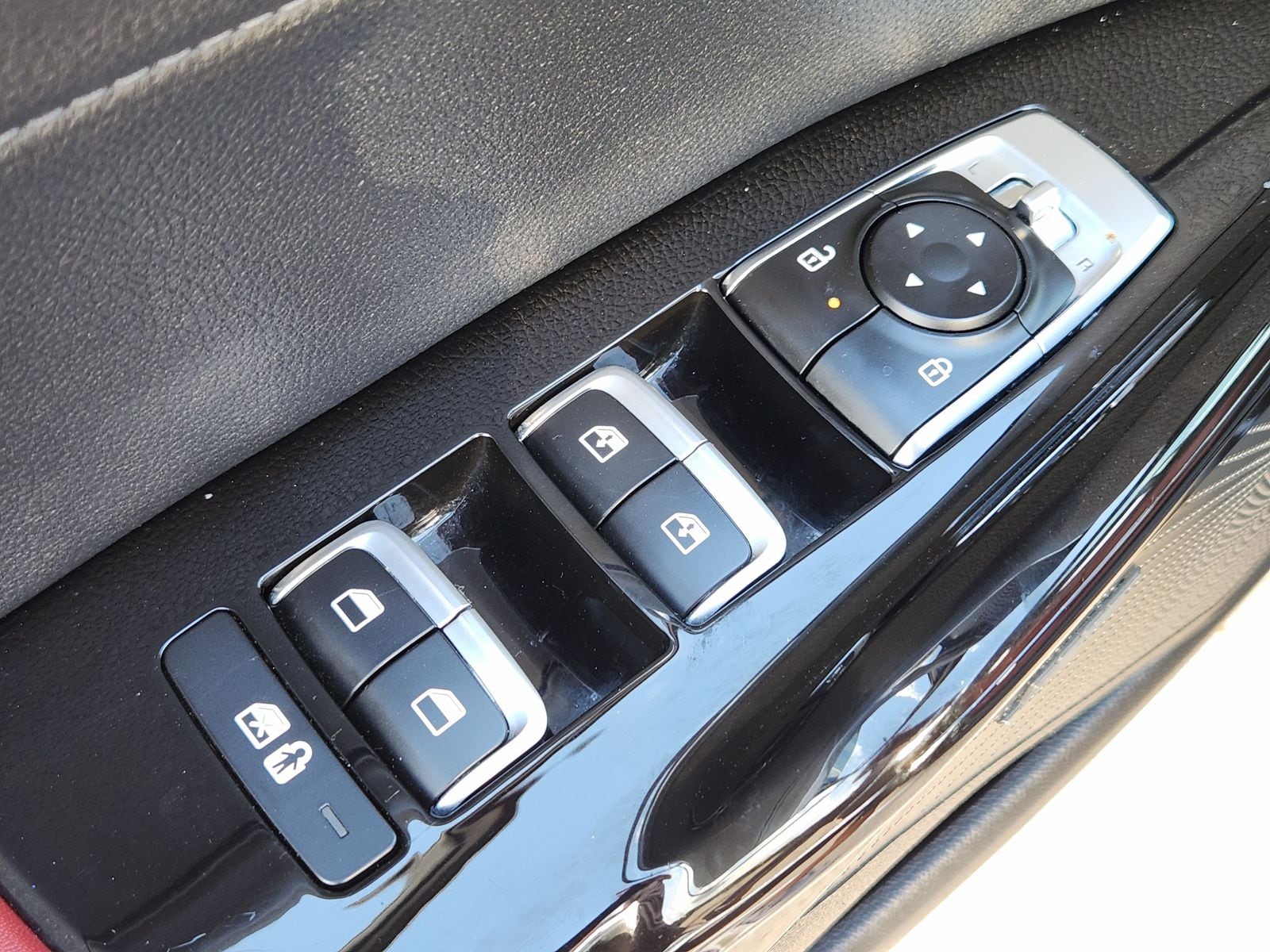 Used 2026 Aurora Black Pearl Kia GT-Line image 33