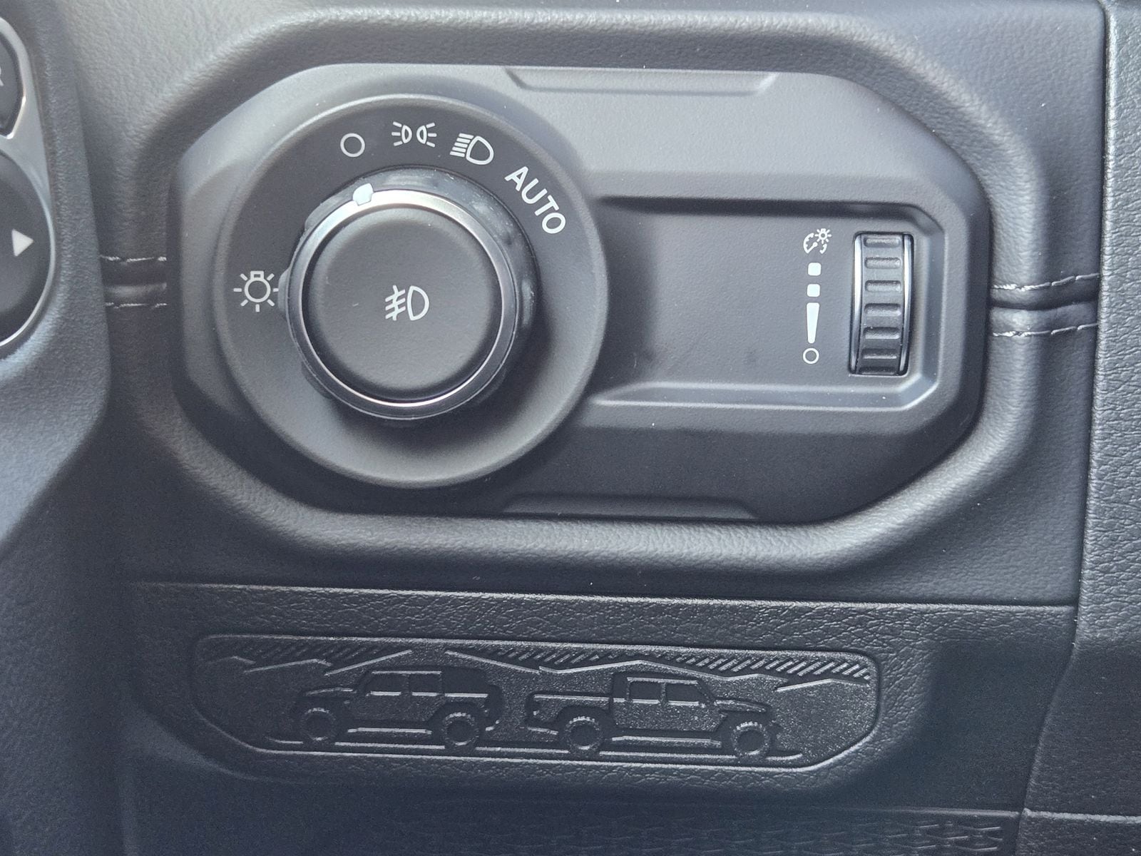 New 2026 Bright White Jeep 4-DOOR SAHARA image 23