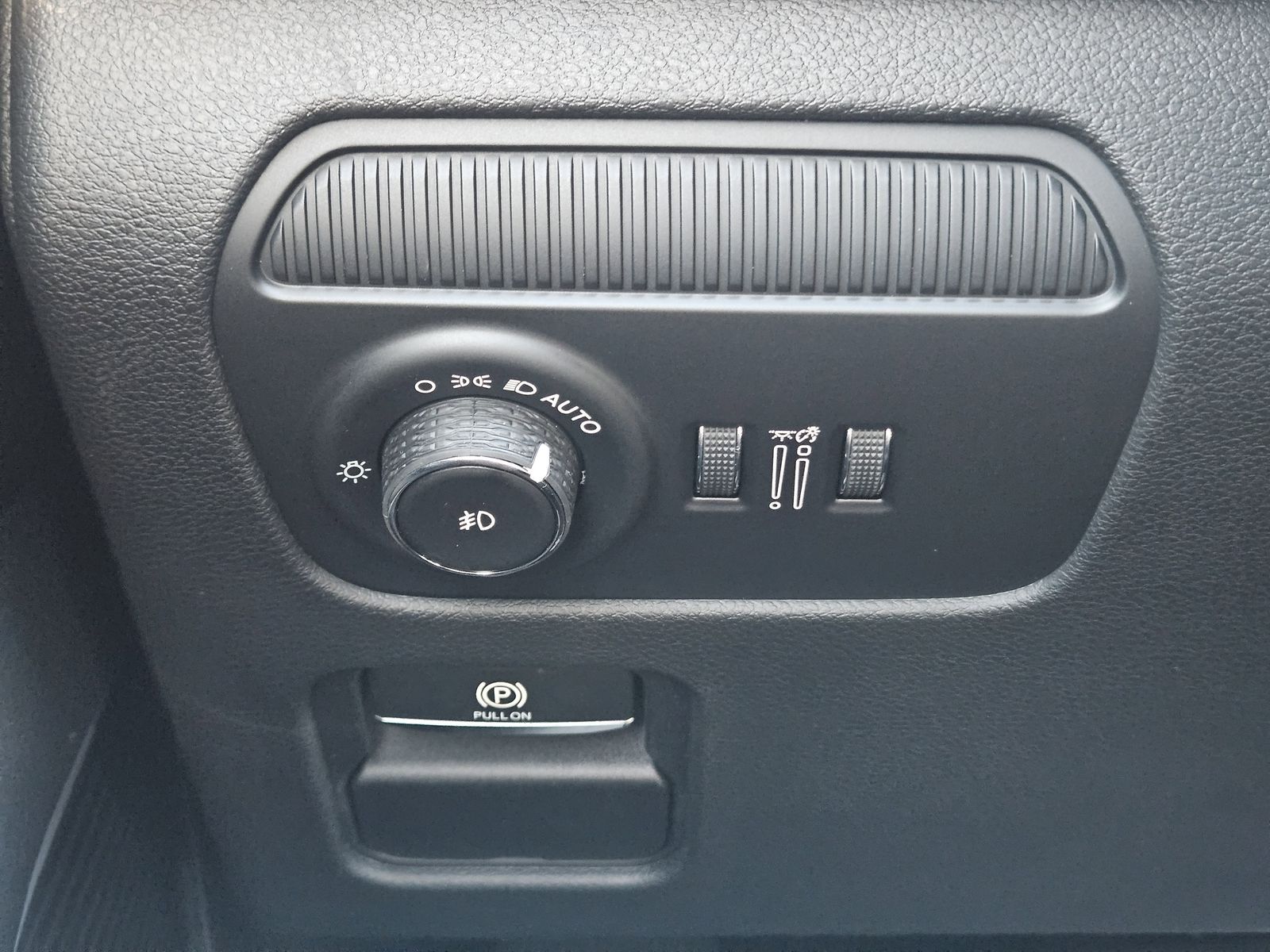 New 2025 Baltic Gray Jeep LIMITED 4X4 image 22