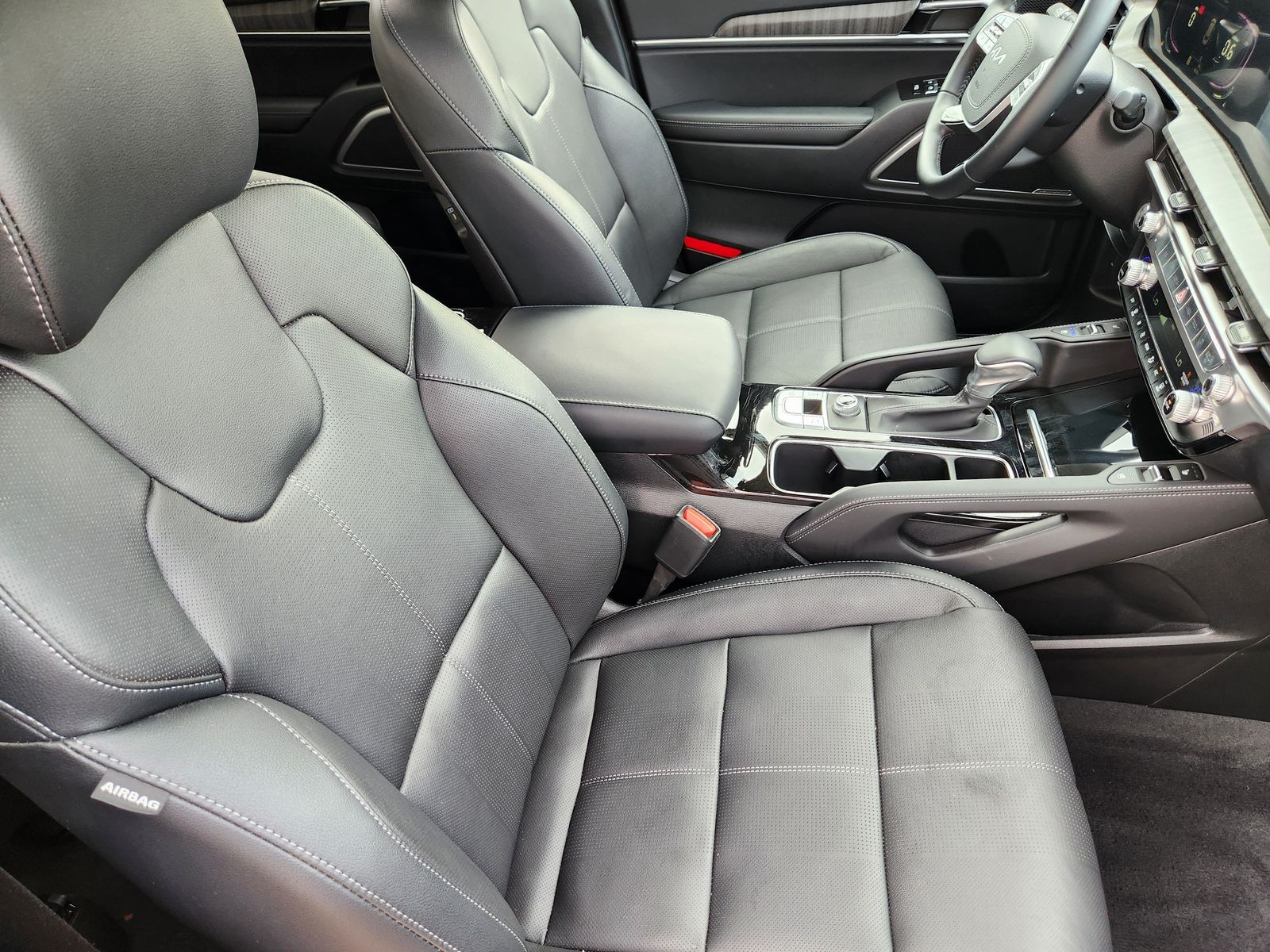 Used 2025 Ebony Black Kia EX image 22