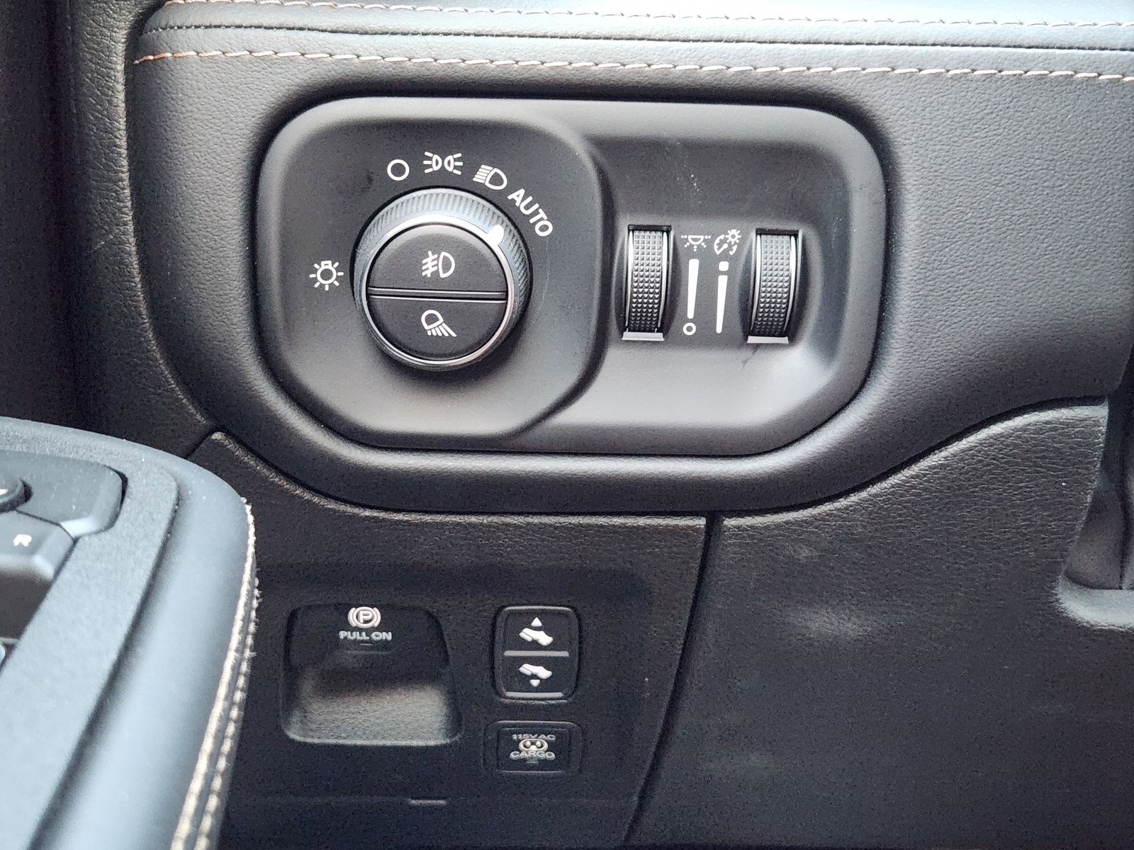 New 2026 Ivory White Tri-Coat Pearlcoat Ram TUNGSTEN CREW CAB 4X4 image 34