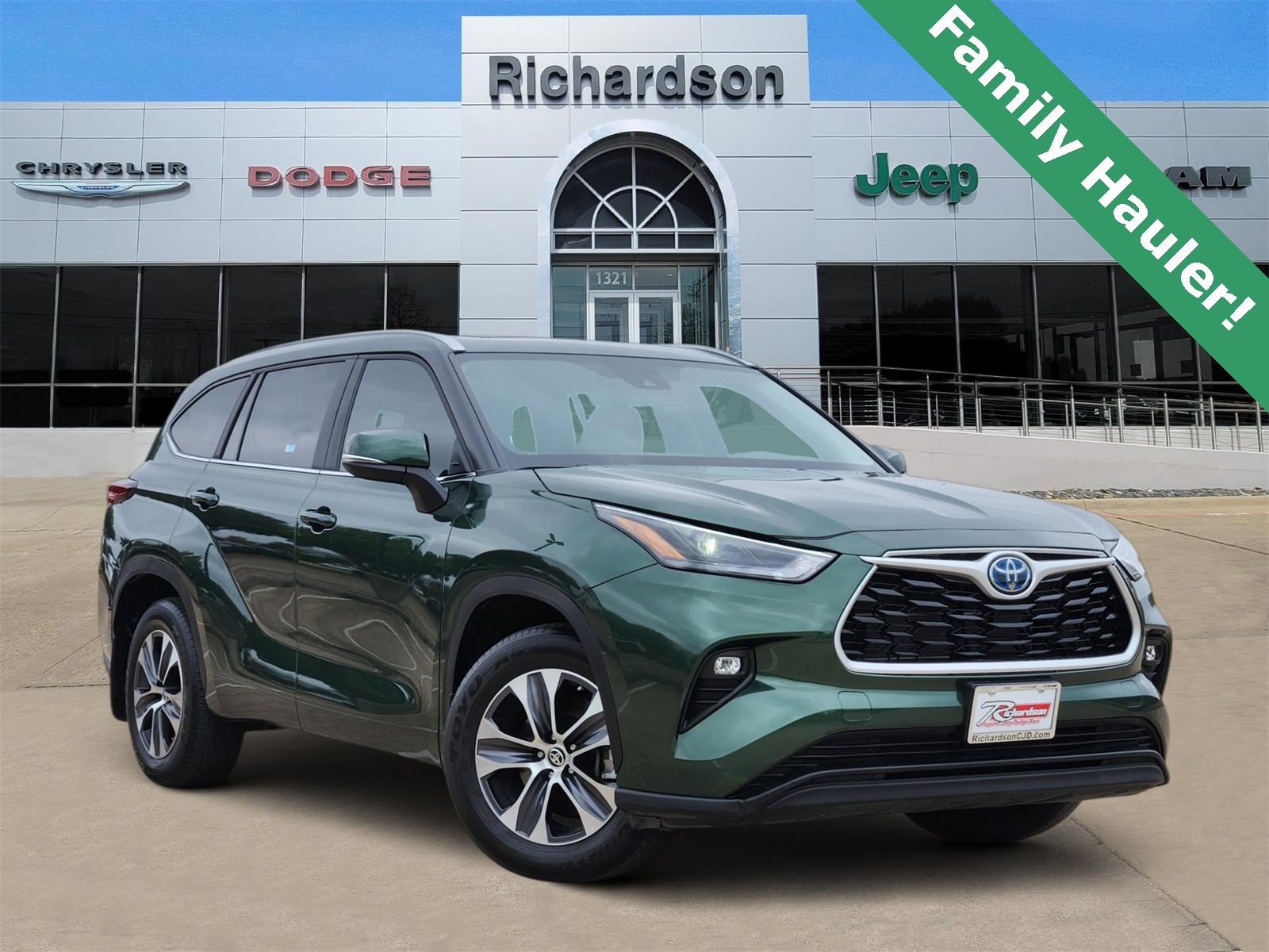 2024 Toyota Highlander XLE's photo