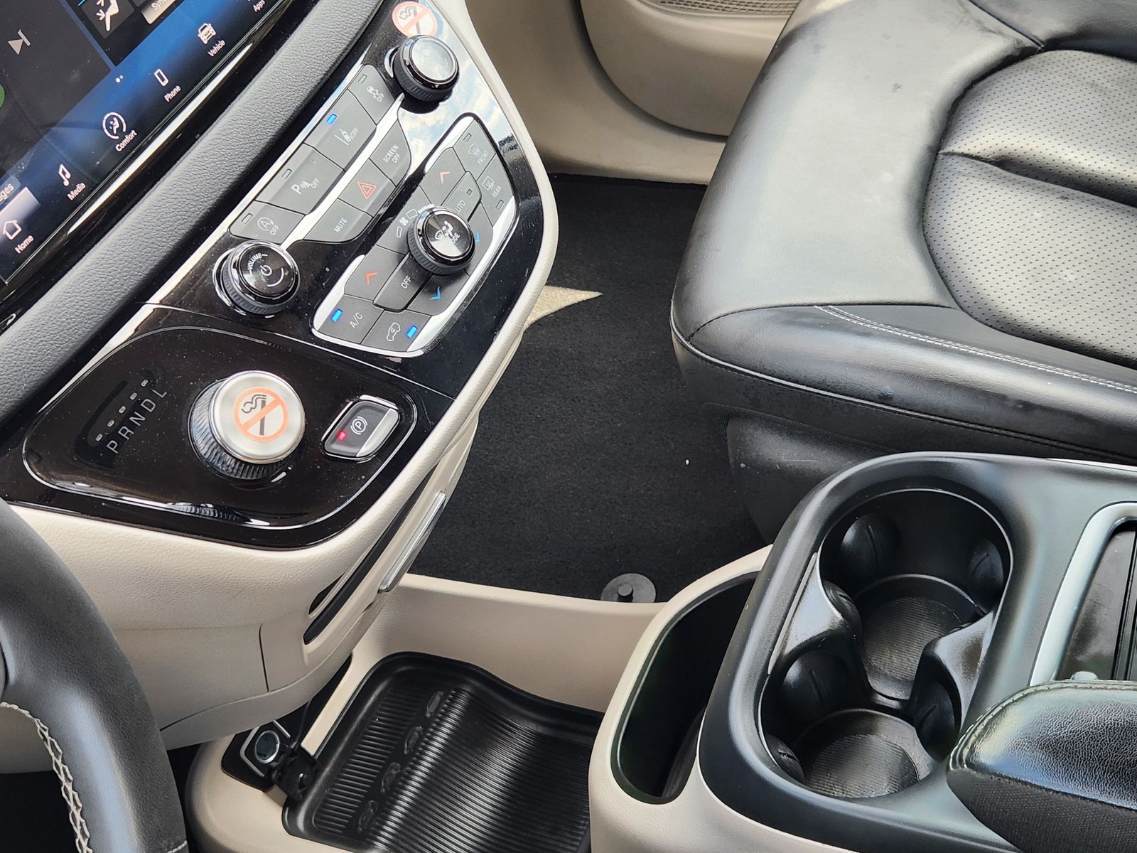 Used 2023 Silver Mist Chrysler Touring L image 27