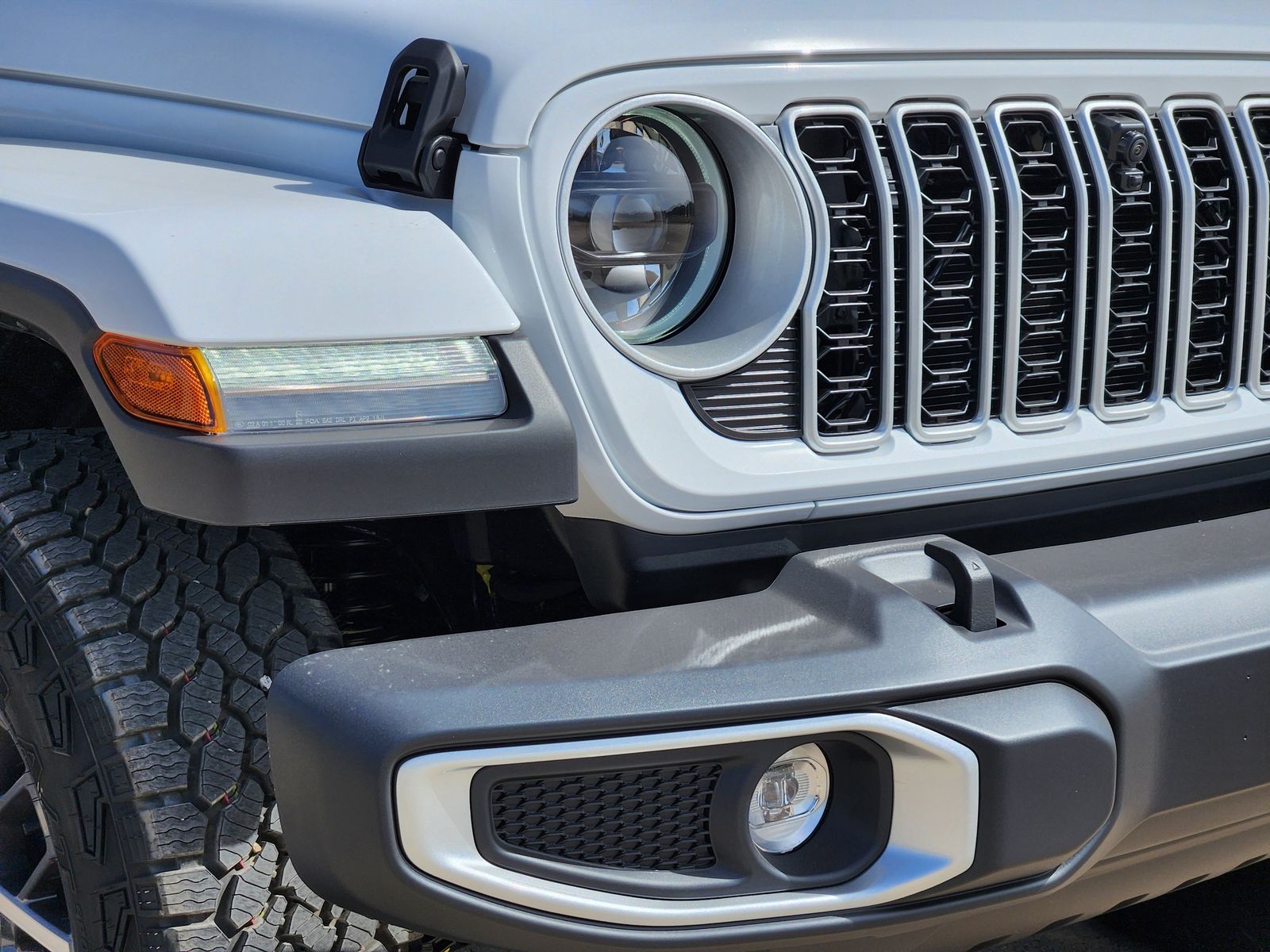 New 2026 Bright White Jeep 4-DOOR SAHARA image 9