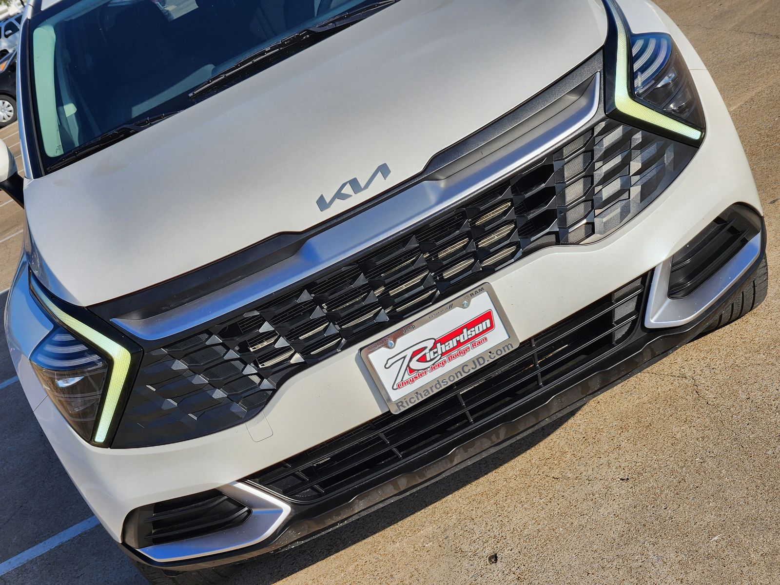 Used 2024 Snow White Pearl Kia LX image 14