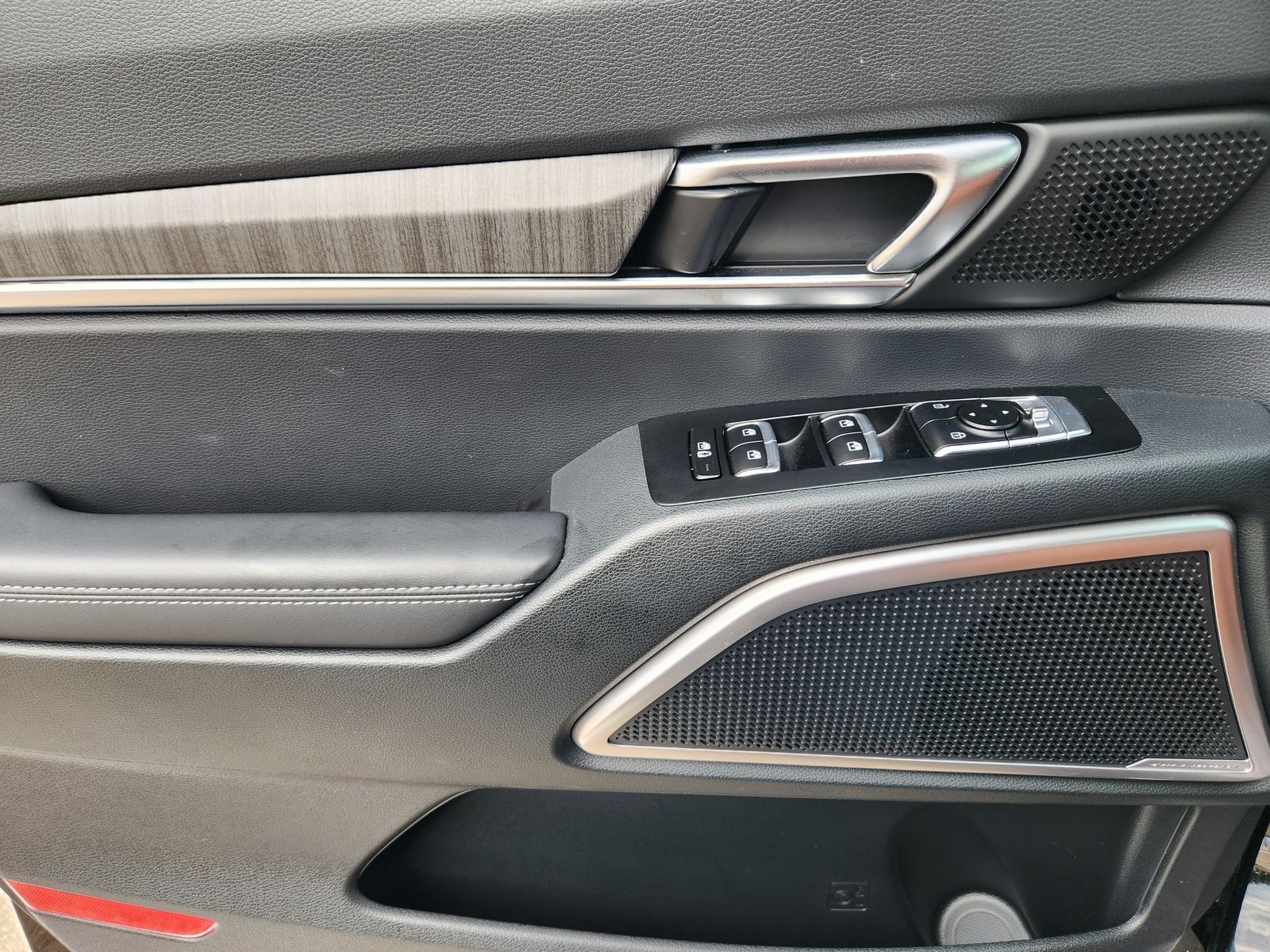 Used 2025 Ebony Black Kia EX image 30