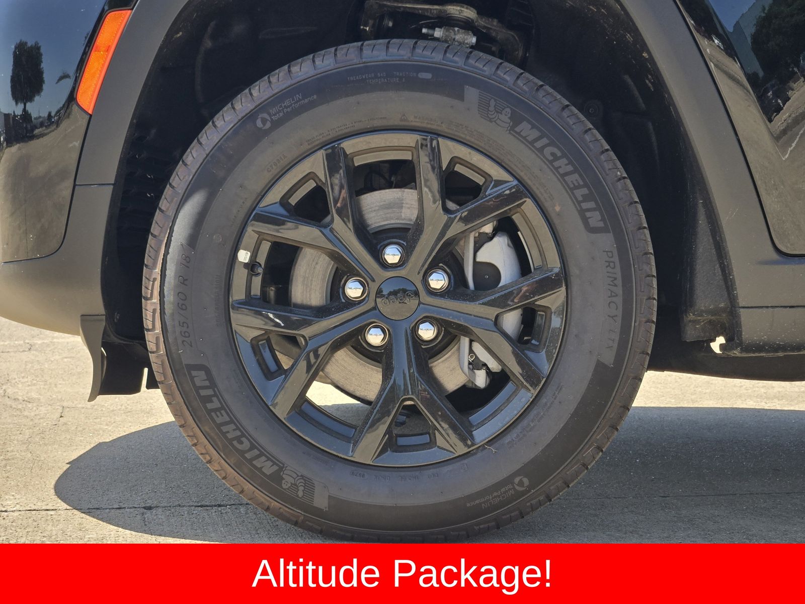 New 2026 Diamond Black Crystal Pearlcoat Jeep LAREDO ALTITUDE 4X4 image 12