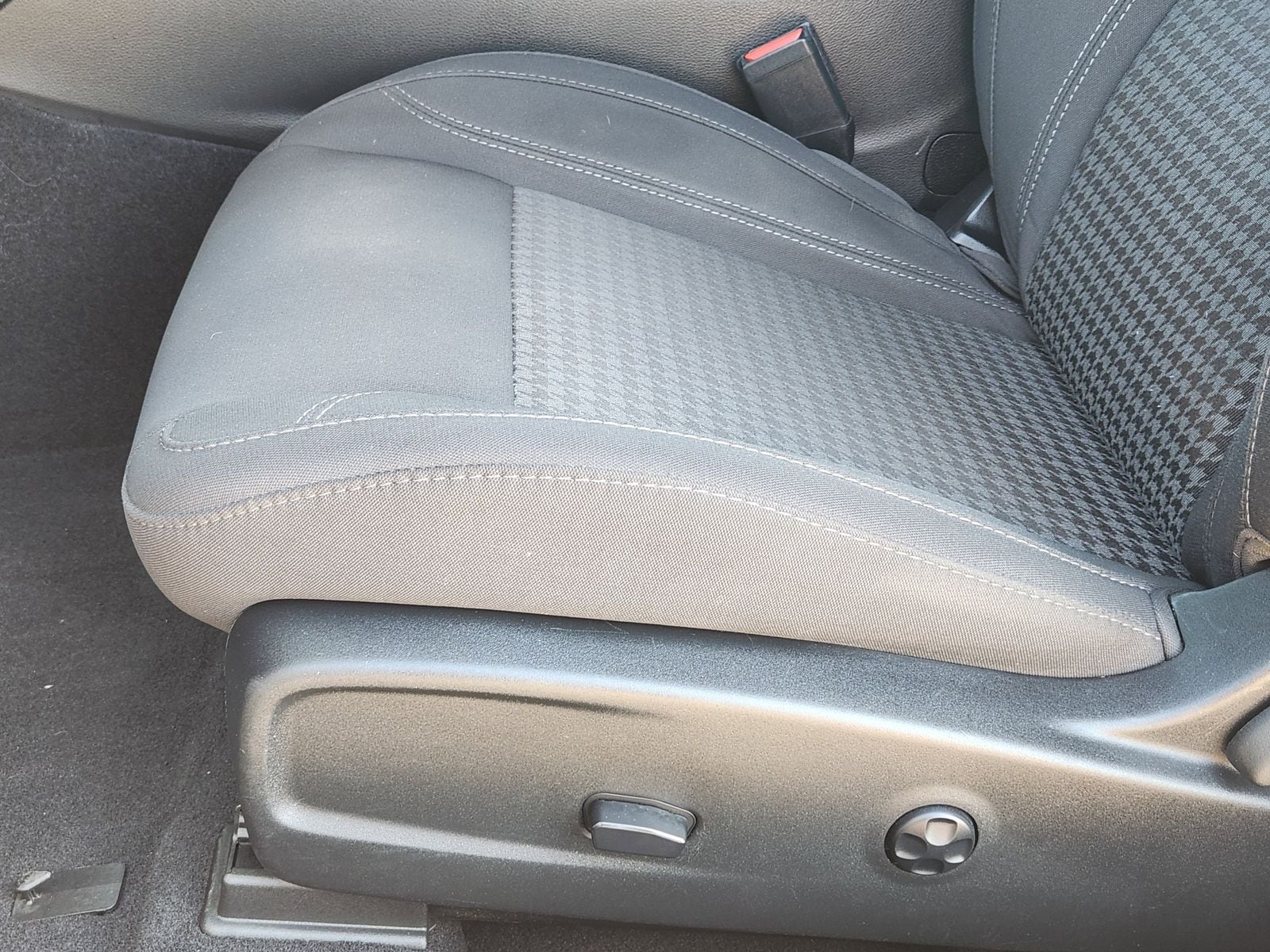 Used 2019 Destroyer Gray Clearcoat Dodge SXT image 29