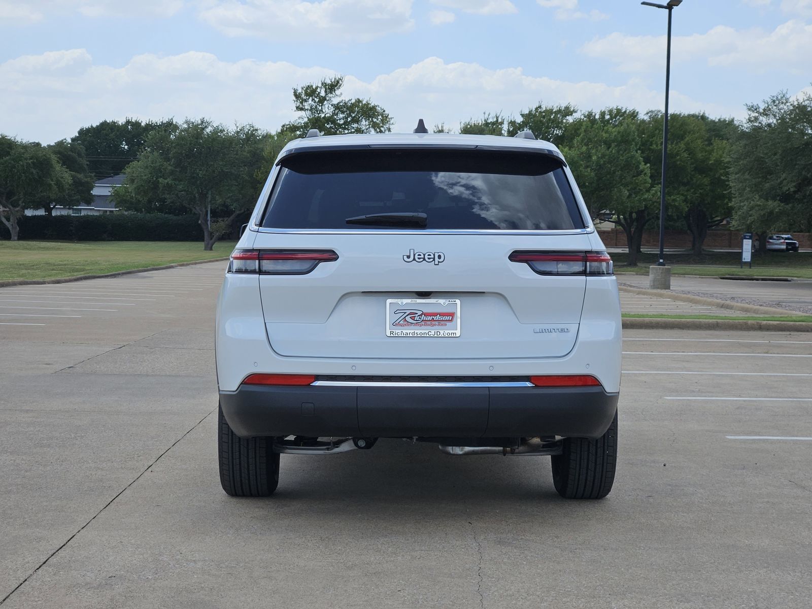 New 2025 Bright White Jeep L LIMITED 4X2 image 5