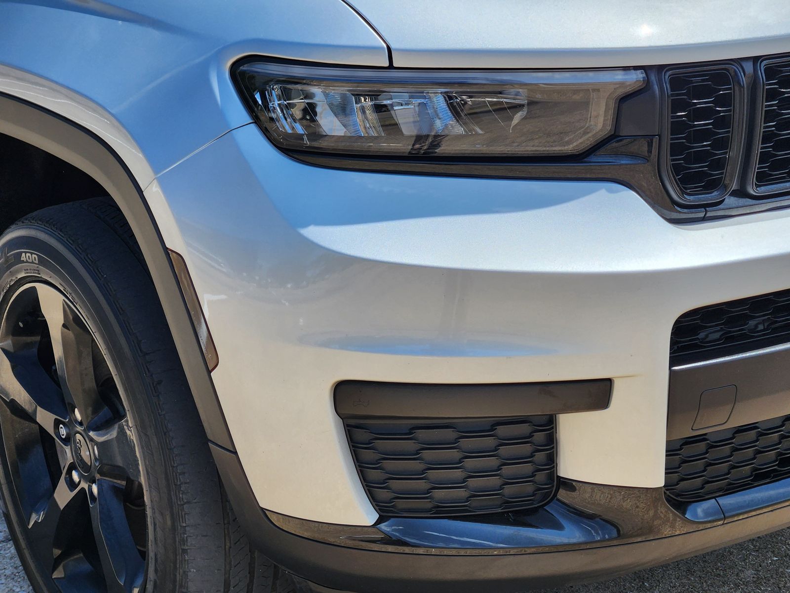 Used 2024 Silver Zynith Jeep Laredo image 10