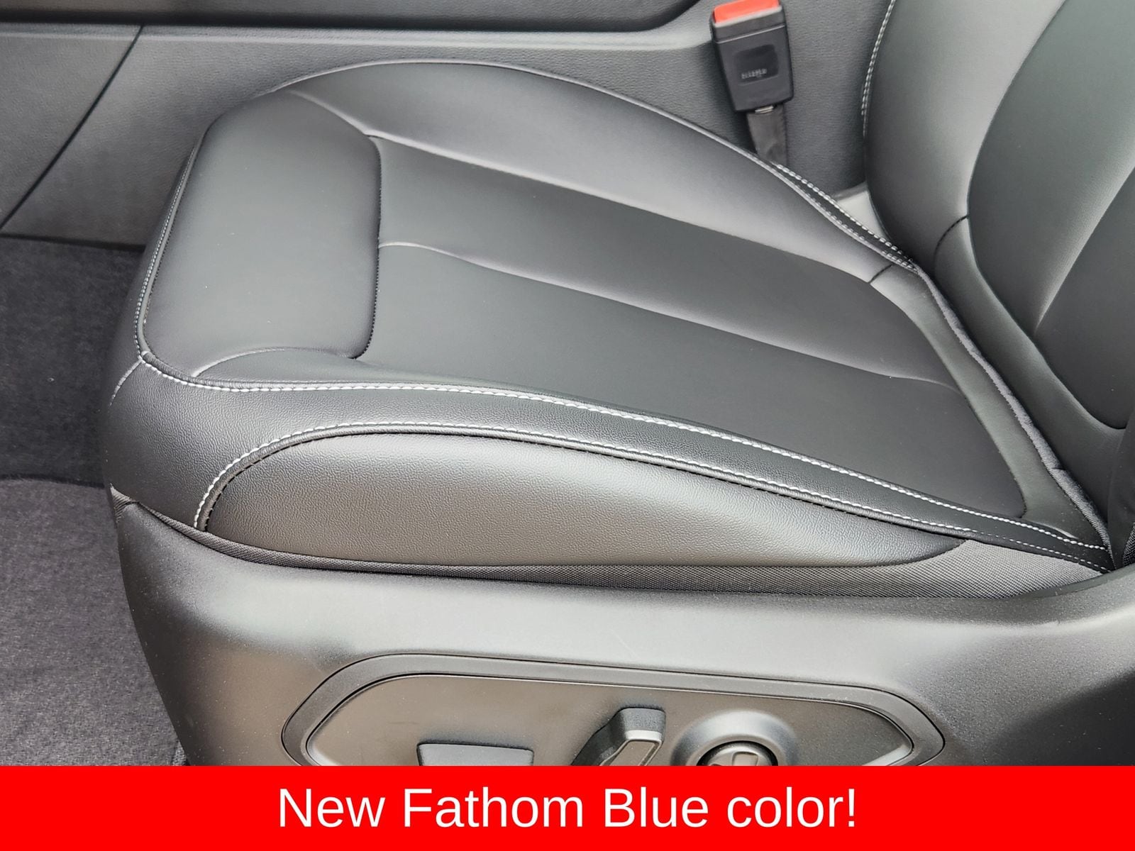 New 2026 Fathom Blue Pearlcoat Jeep L LIMITED 4X4 image 32