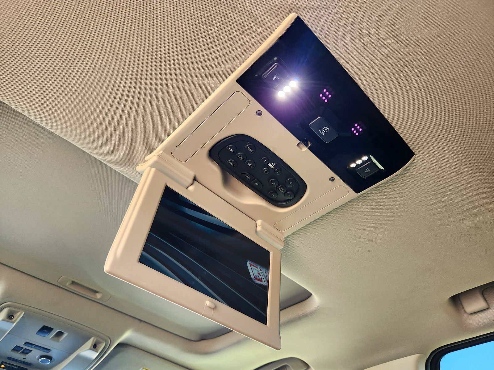 Used 2019 White Frost Tricoat GMC Denali image 42